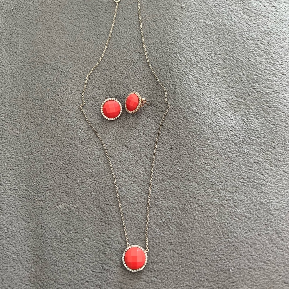 Rose gold necklace with stone and matching earrings